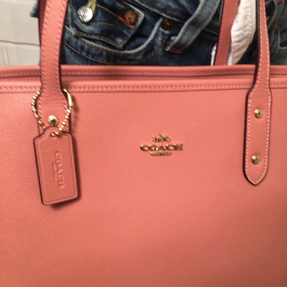 SOLD!!!!!NWT Coach zipper tote Bag - Picture 2 of 7